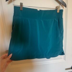 Teal golf skort with pockets